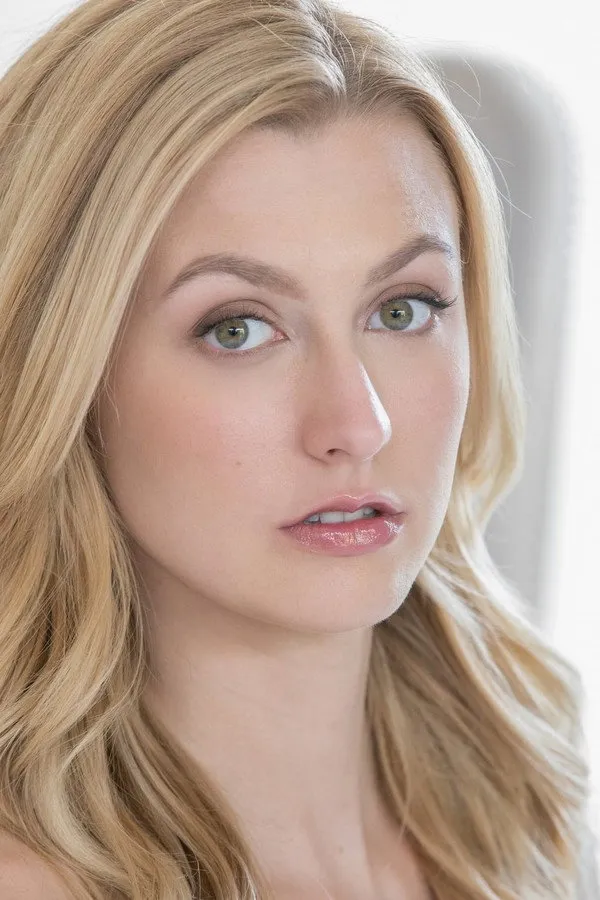 Alexa Grace press shot