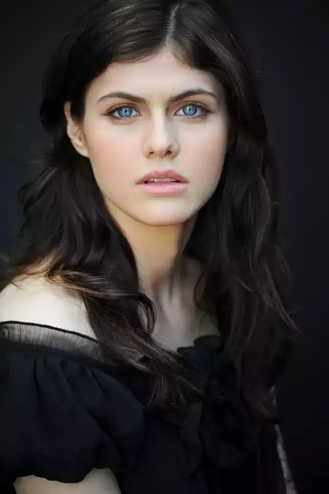 Alexandra Daddario headshot 2024