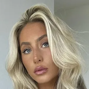 Alix Earle press shot