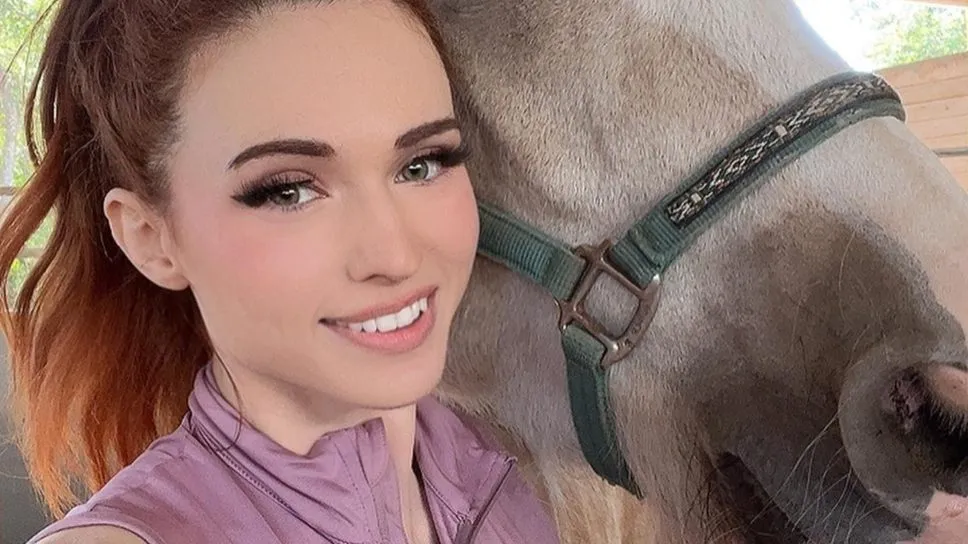 Amouranth headshot 2024