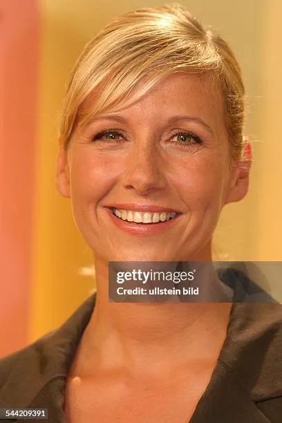 Andrea Kiewel press shot