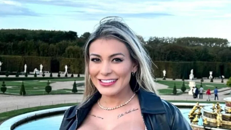 Andressa Urach red carpet