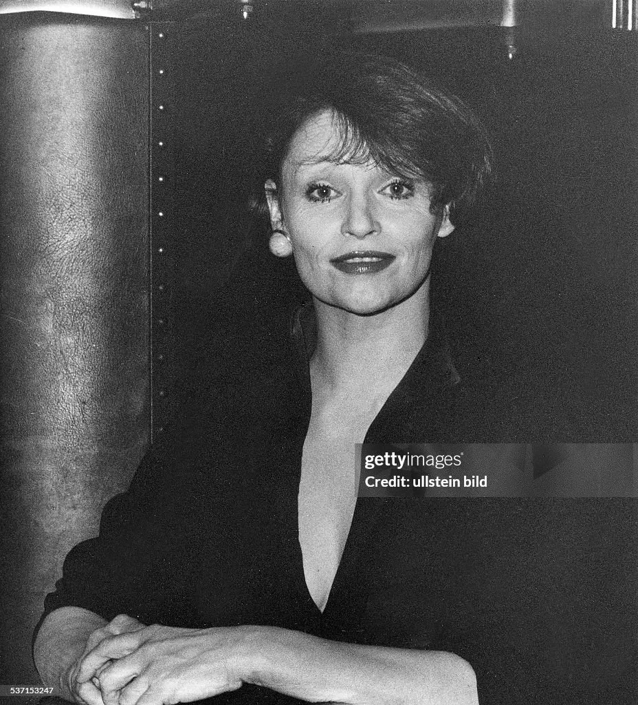 Angelica Domröse profile photo