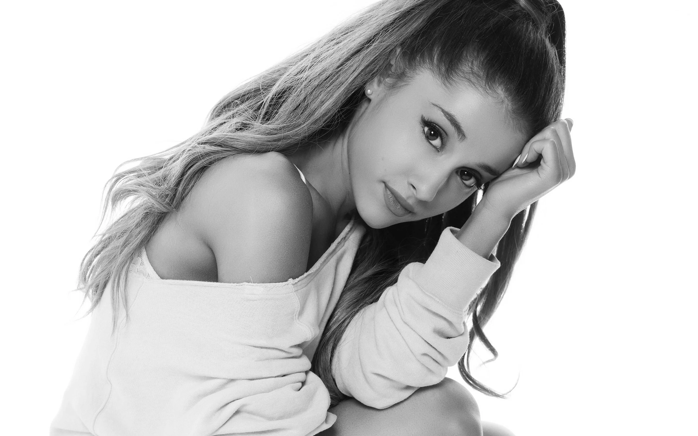Ariana Grande red carpet