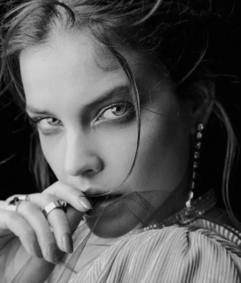 Barbara Palvin red carpet