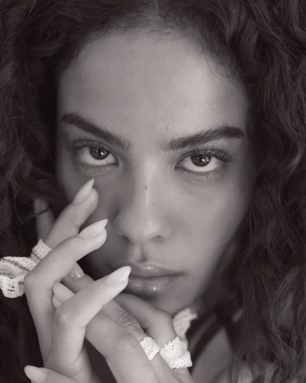 Bella Campos editorial