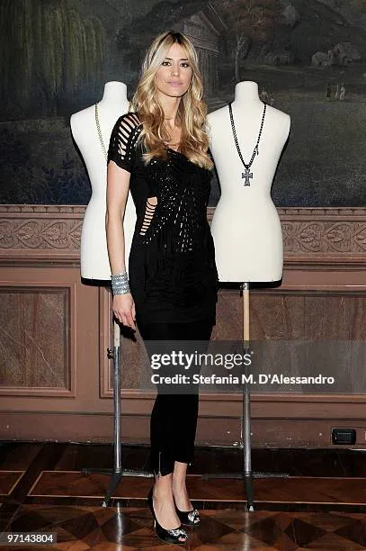 Elena Santarelli red carpet