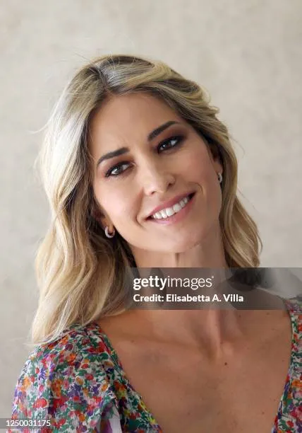 Elena Santarelli editorial