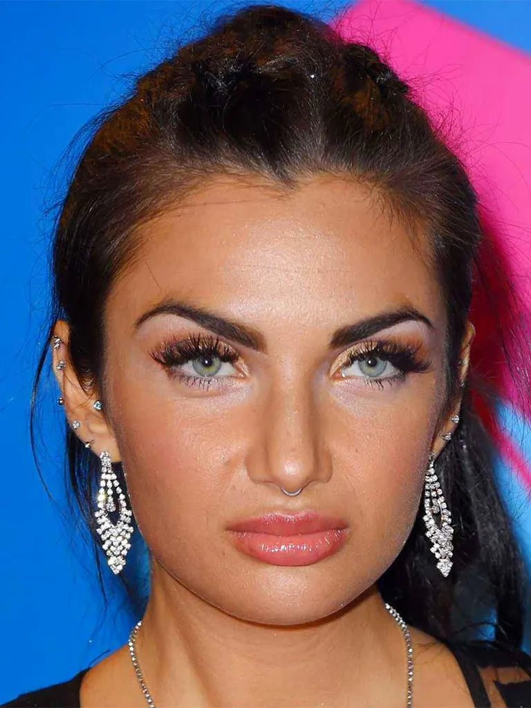 Elettra Lamborghini: erede + reggaeton italiana profile photo