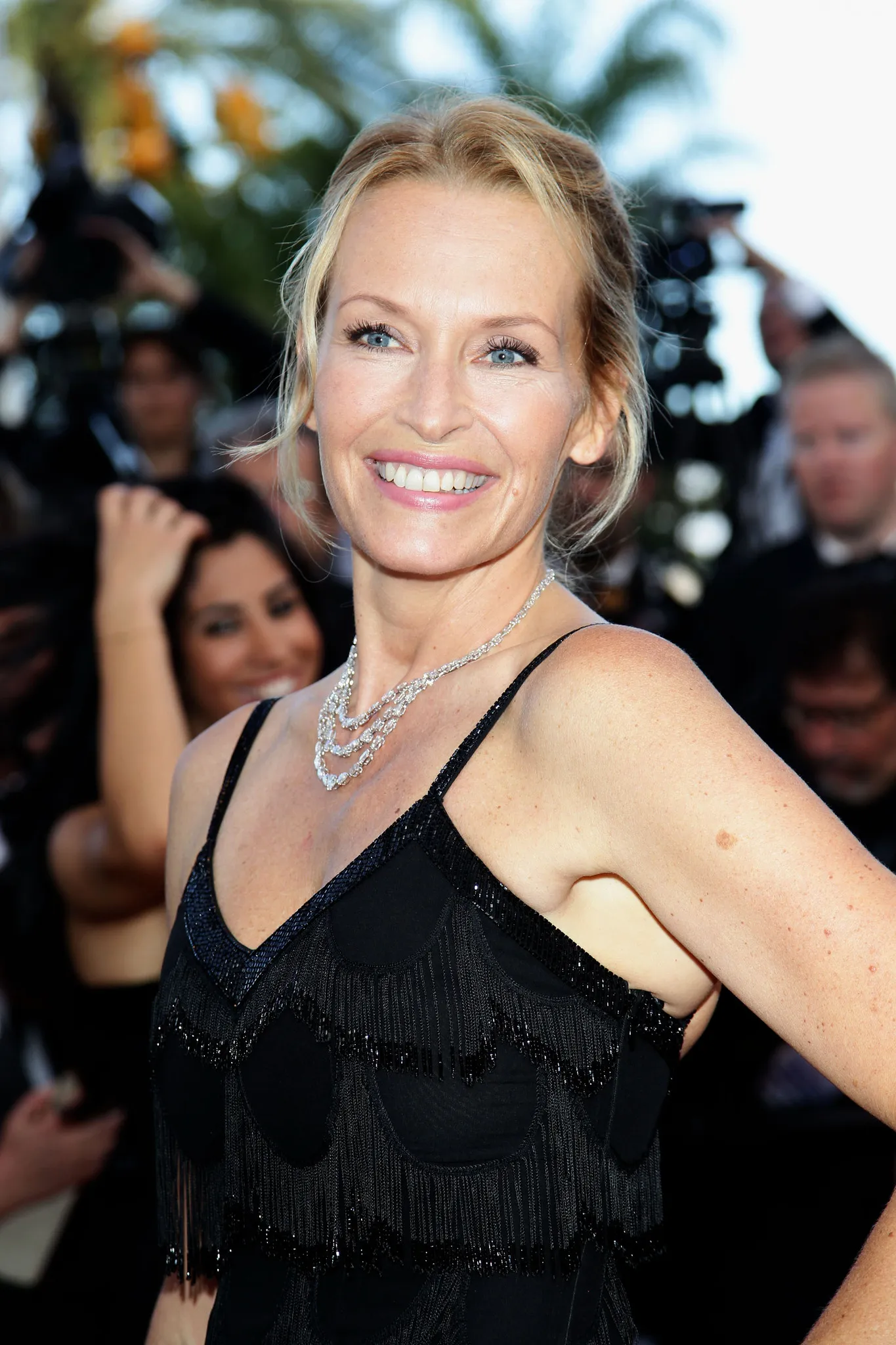 Estelle Lefébure : Le Mythe Mannequin et Son Lookalike IA
