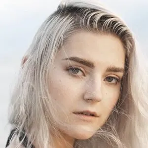 Eva Elfie press shot
