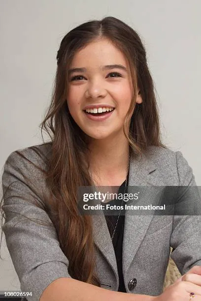 Hailee Steinfeld red carpet