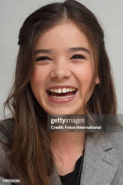 Hailee Steinfeld editorial