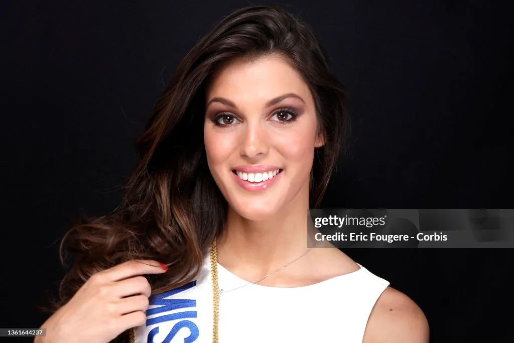 Iris Mittenaere press shot