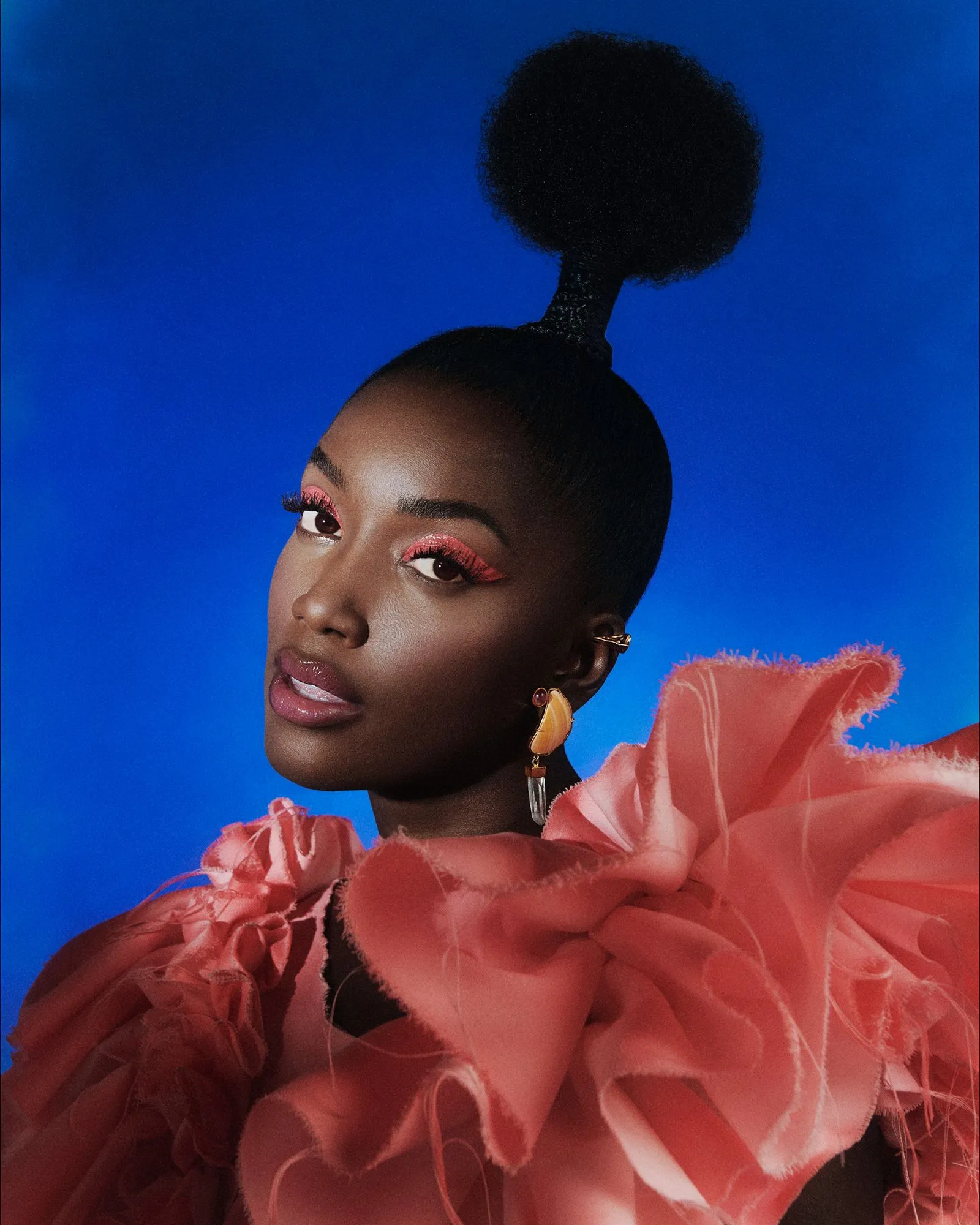Iza press shot