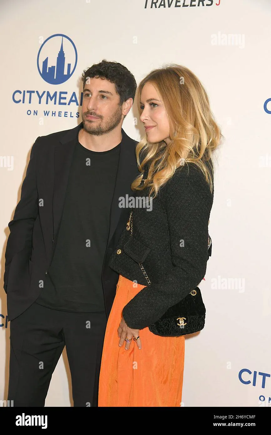 Jason Biggs & Jenny Mollen Split After 18 Years — Full editorial