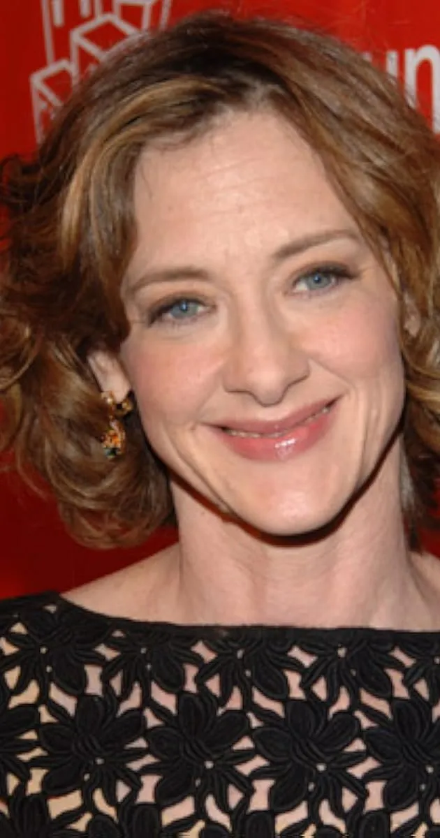 Joan Cusack red carpet