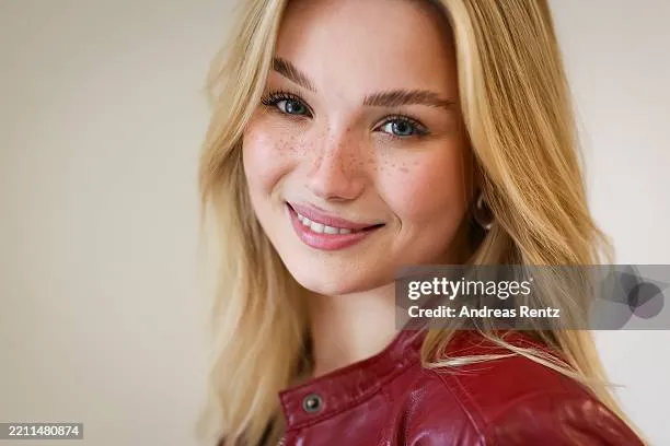 Julia Beautx red carpet