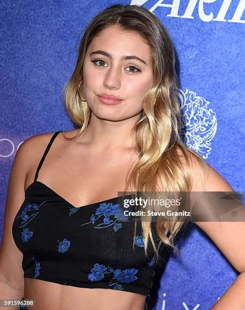 Lia Marie Johnson Leak: AwesomenessTV YouTube Era Fact-Check red carpet