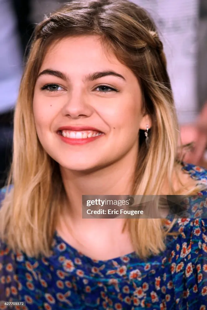 Louane Emera press shot