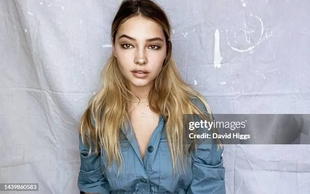 Madelyn Cline press shot