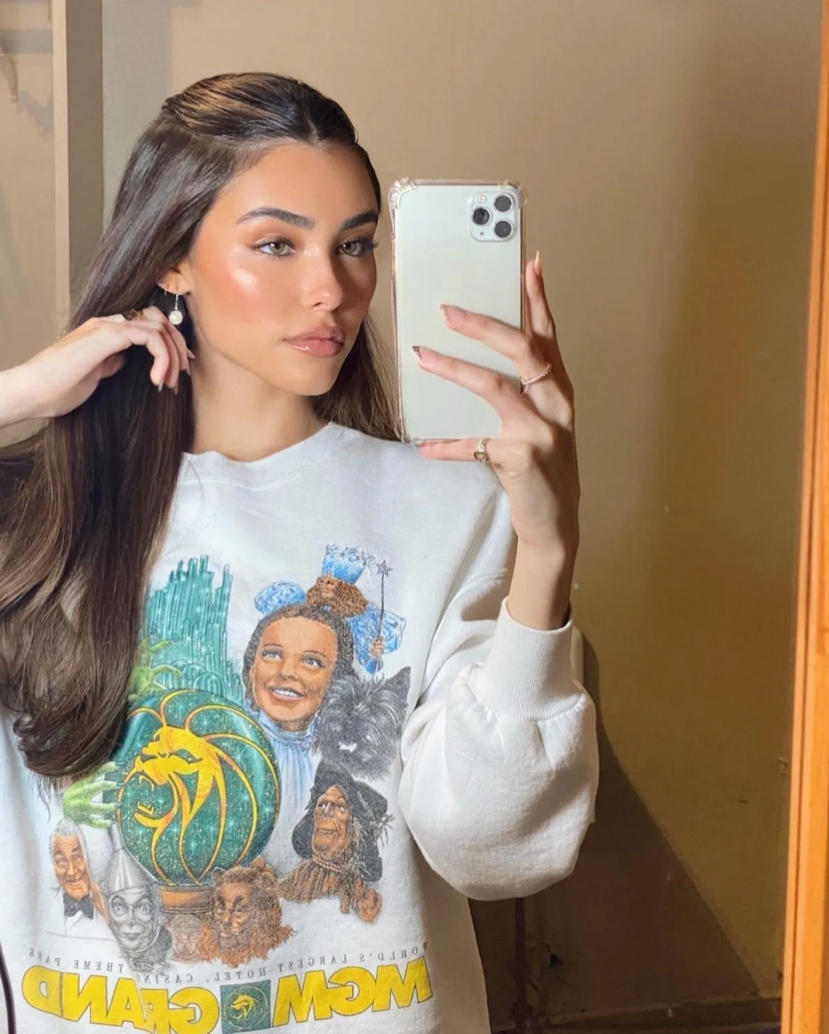Madison Beer headshot 2024