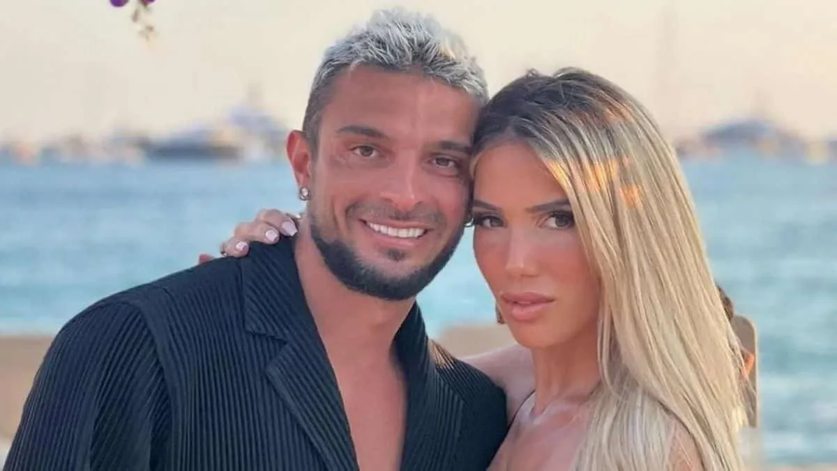 Manon Marsault et Julien Tanti : le couple Marseillais de press shot