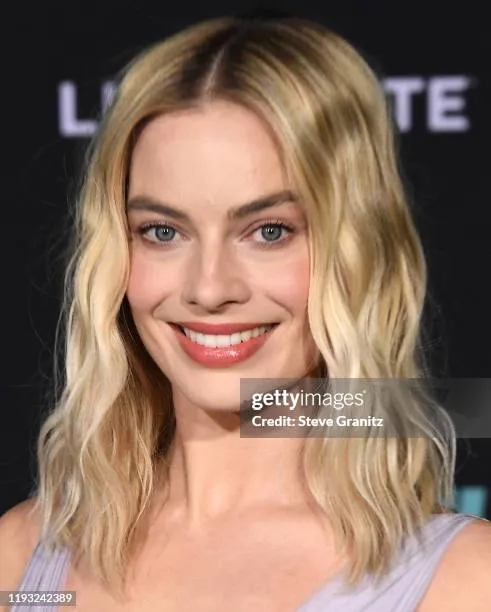 Margot Robbie press shot