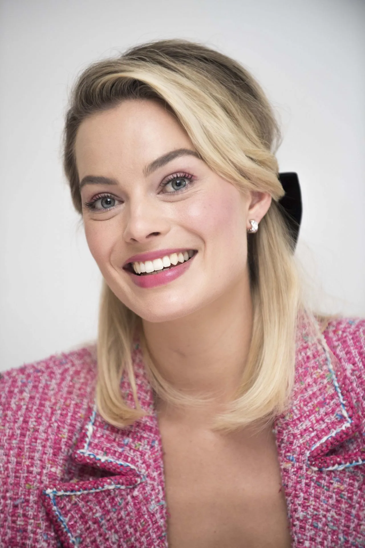 Margot Robbie press shot