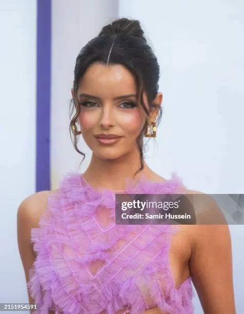 Maura Higgins red carpet
