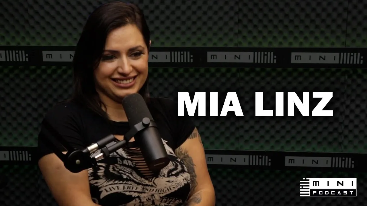 Mia Linz press shot