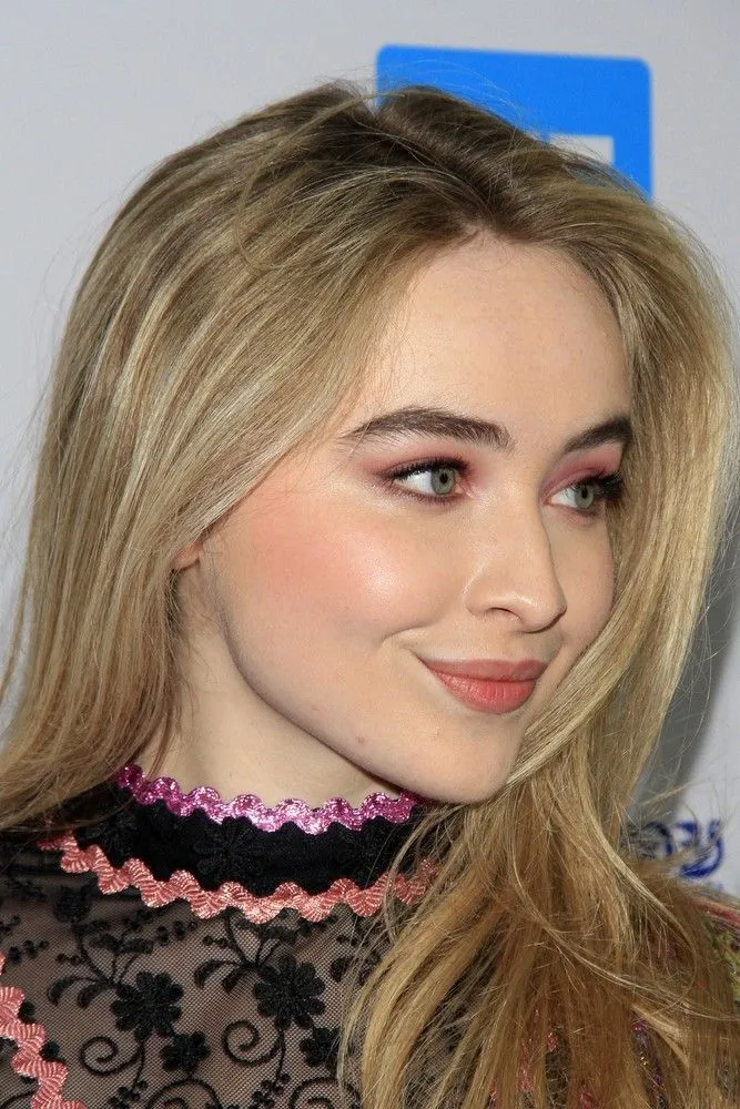 Sabrina Carpenter press shot