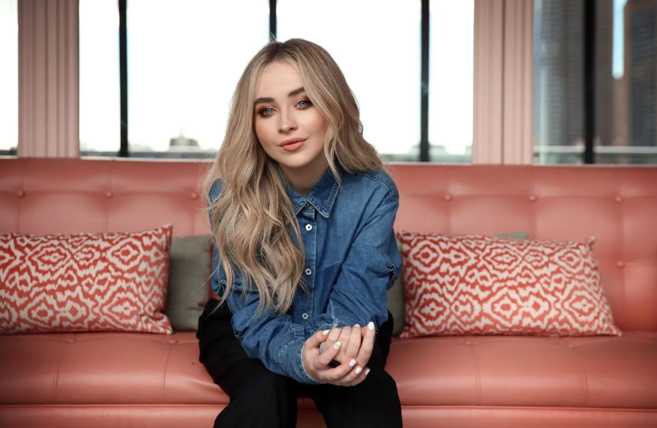 Sabrina Carpenter red carpet