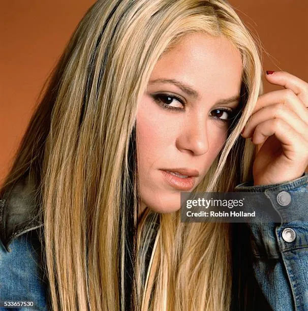 Shakira press shot