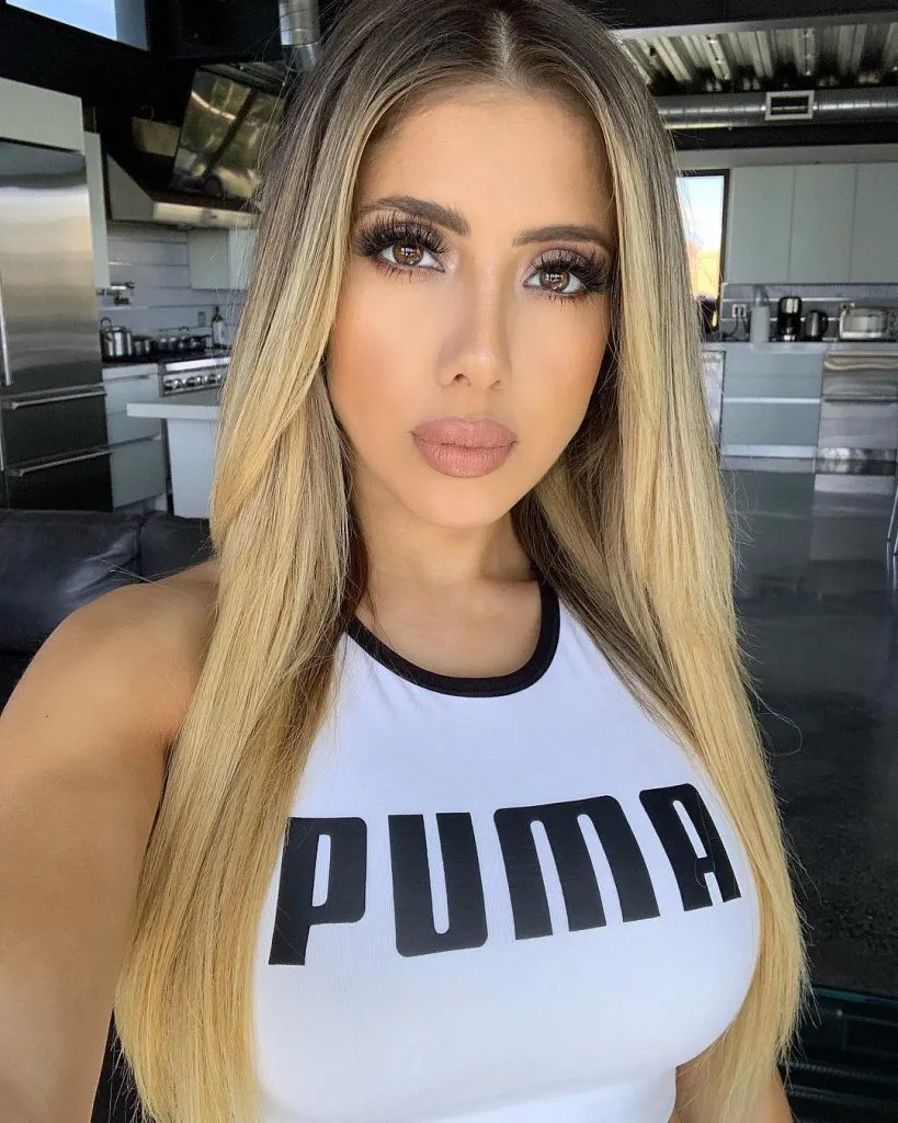 Valeria Orsini Leak: Curvy Latin Fitness Model 2010s Peak red carpet