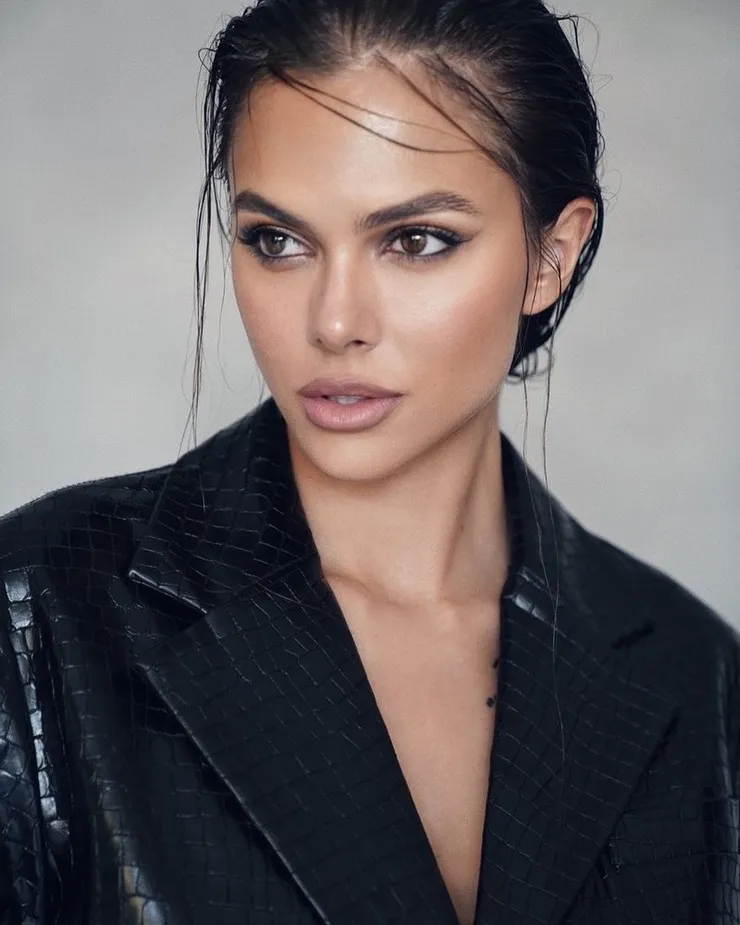 Viki Odintcova editorial